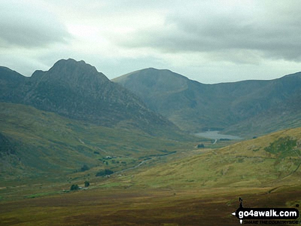 Walk cw191 Creigiau Gleision from Llyn Crafnant - The Ogwen Valley with Tryfan and Y Garn prominent from the lower southern slopes of Creigiau Gleision