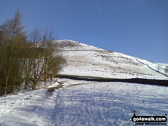 Walk d296 Jacob's Ladder and Kinder Scout from Edale - The Nab from Edale in the snow