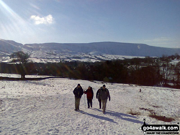 Walk d145 Jaggers Clough and The River Noe from Edale - Edale and Lord's Seat from the lower slopes of The Nab