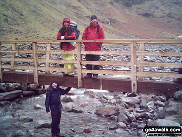 Walk c466 Rossett Pike and Black Crags (Langdale) from Great Langdale - Footbridge over Mickleden Beck