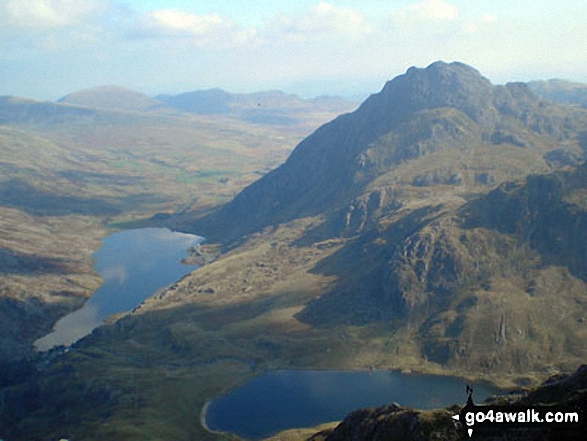 Walk gw187 Y Garn (Glyderau),  Glyder Fawr, Castell y Gwynt and Glyder Fach from Ogwen Cottage, Llyn Ogwen - Llyn Ogwen, Tryfan and Lynn Idwal from Y Garn (Glyderau)