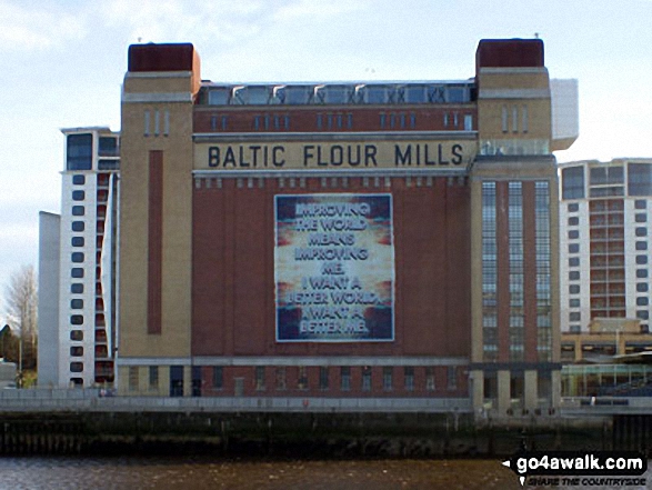 Walk tw100 The River Tyne from Gateshead Millennium Bridge (Baltic Square) - The Baltic Flour Building, Newcastle