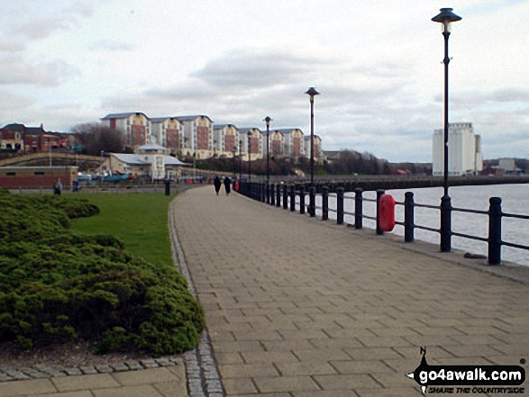 Walk tw100 The River Tyne from Gateshead Millennium Bridge (Baltic Square) - Quayside walk, Newcastle