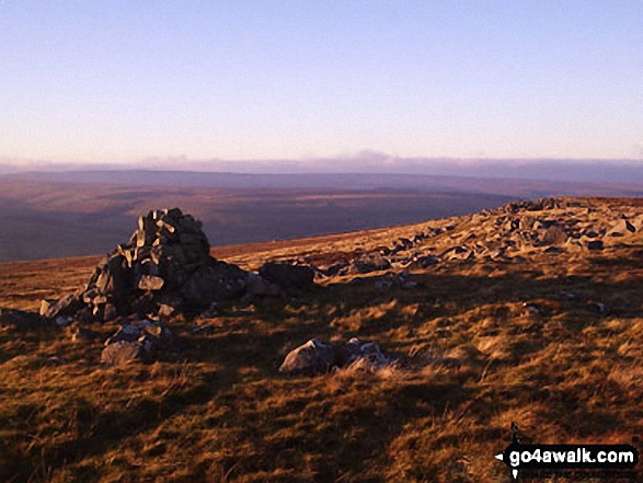 Walk c419 Brownber Hill, Backstone Edge and High Cup Nick from Dufton - Brownber Hill summit cairn