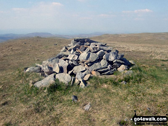 Walk ce100 Y Garn (Pumlumon), Pen Pumlumon Fawr (Plynlimon), Pen Pumlumon Llygad-bychan and Pen Pumlumon Arwystli from Nant-y-moch Reservoir - Pen Pumlumon Llygad-bychan summit cairn