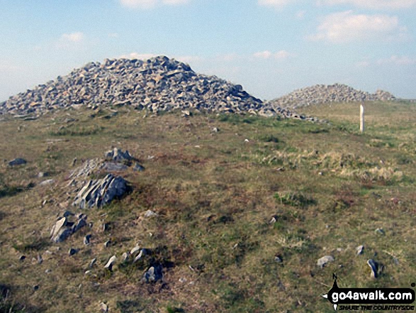 Walk ce100 Y Garn (Pumlumon), Pen Pumlumon Fawr (Plynlimon), Pen Pumlumon Llygad-bychan and Pen Pumlumon Arwystli from Nant-y-moch Reservoir - The two massive cairns on the summit of Pen Pumlumon Arwystli