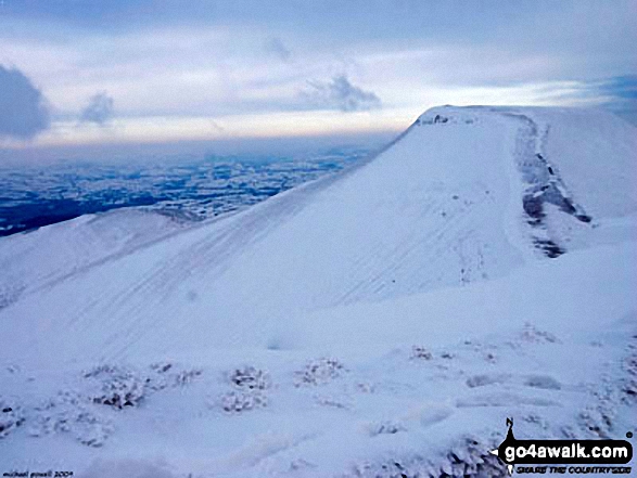 Walk po101 Pen y Fan from Pont ar Daf - Cribyn from Pen y Fan in the snow