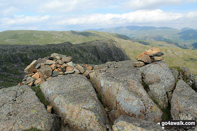 Walk c208 Harrison Stickle and High Raise from The New Dungeon Ghyll, Great Langdale - Cairns on Harrison Stickle