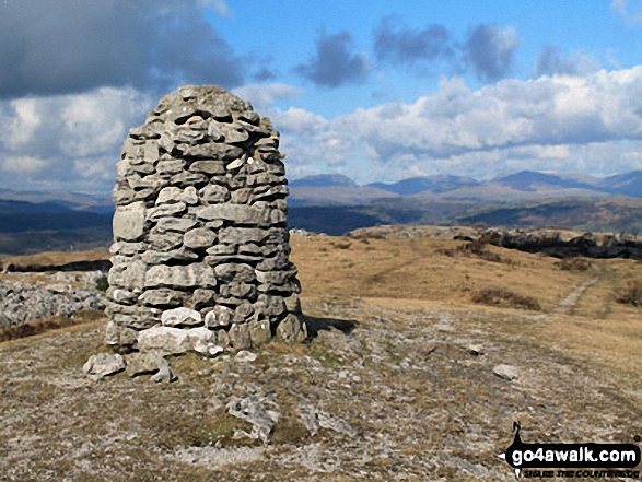 Walk Lord's Seat (Whitbarrow Scar) walking UK Mountains in The South Eastern Marches The Lake District National Park Cumbria, England