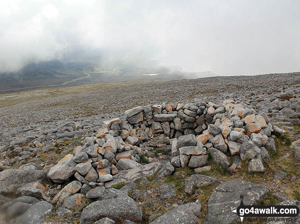 Walk h197 Spidean Coinich (Quinag), Sail Ghorm (Quinag) and Sail Gharbh (Quinag) from Lairig Unapool - Stone shelter on Spidean Coinich (Quinag)