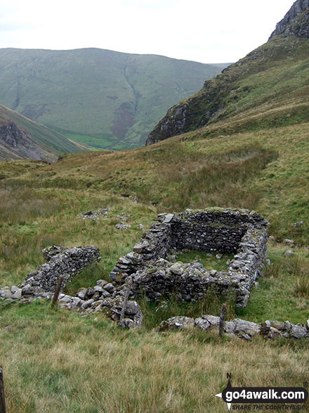 Ruin on the bwlch between Glasgwm and Gwaun y Llwyni