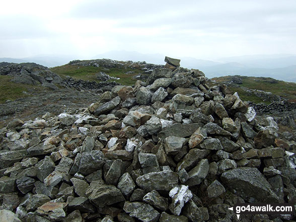 Walk gw146 Aran Fawddwy from Llanuwchllyn - Aran Benllyn summit cairn