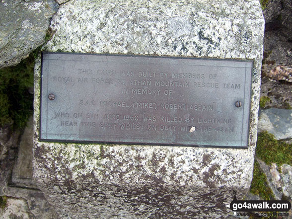 Walk gw146 Aran Fawddwy from Llanuwchllyn - RAF Memorial Plaque on Drws Bach