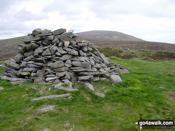 Walk dn155 Pen Bwlch Llandrillo Top, Cadair Bronwen and Cadair Berwyn from Landrillo - The large cairn on the summit of Post Gwyn