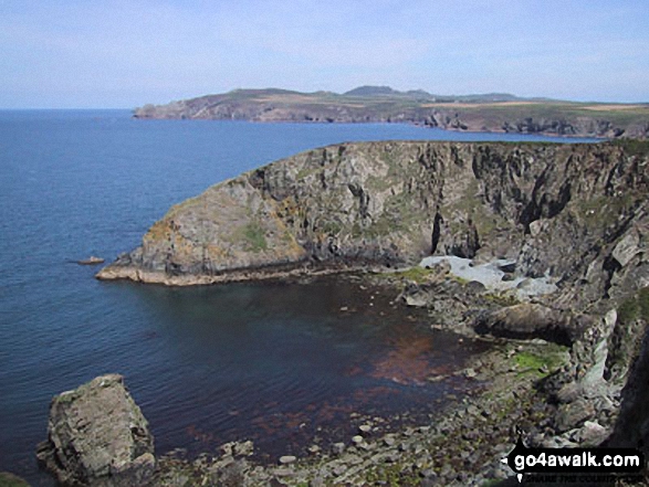 Walk pe110 Aber Bach and Pen y Fan (Dinas Head) from Cwm-yr-Eglwys - The Pembrokeshire Coast Path