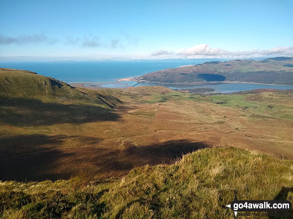 Walk gw169 Tyrrau Mawr (Craig-las) and Craig-y-llyn from Llanfihangel -y-pennant - Barmouth and the Mawddach Estuary from the summit of Craig-y-llyn