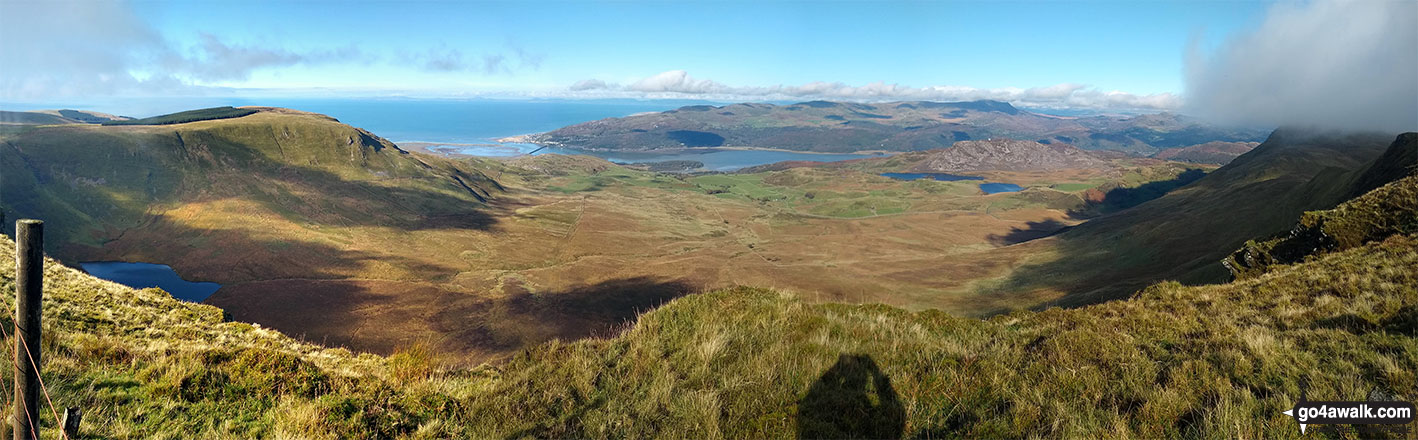 Walk gw132 Tyrrau Mawr (Craig-las) and Craig-y-llyn from Llynnau Cregennen - Barmouth and the Mawddach Estuary from the summit of Craig-y-llyn