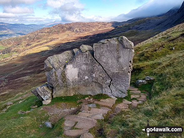 Walk gw132 Tyrrau Mawr (Craig-las) and Craig-y-llyn from Llynnau Cregennen - Huge rock on the Pony Path below Rhiw Gwerdydd