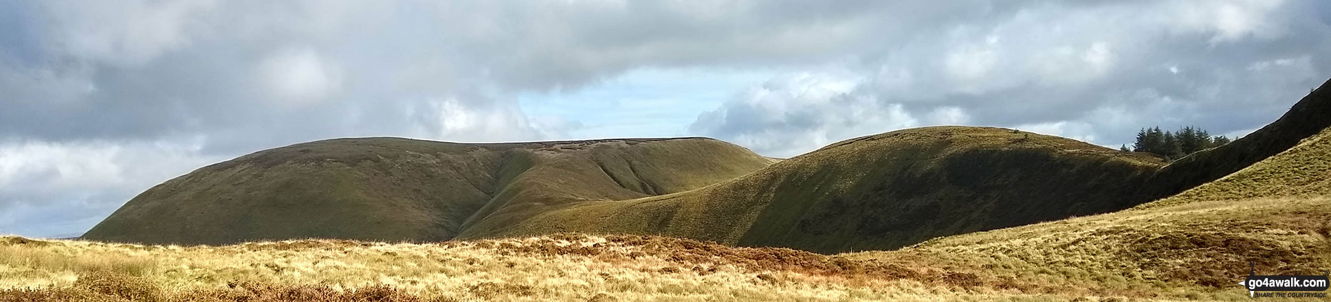 Walk gw167 Waun-oer, Cribin Fawr and Maesglase from Bryn Coedwig, Aberllefenni - Maesglase (Craig Rhiw-erch) (left), Maesglase (Maen Du) (centre) and Craig Portas (East Top) from the lower slopes of Craig Portas