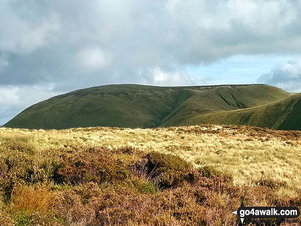 Walk gw113 Waun-oer and Cribin Fawr from Bryn Coedwig, Aberllefenni - Maesglase (Craig Rhiw-erch) (left) and Maesglase (Maen Du) (right) from the lower slopes of Craig Portas