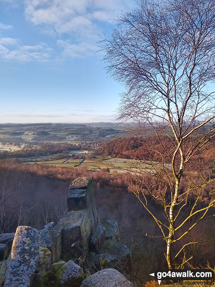 Walk d297 Birchen Edge, Nelson's Monument and Wellington's Monument from Baslow - Baslow from Gardom's Edge