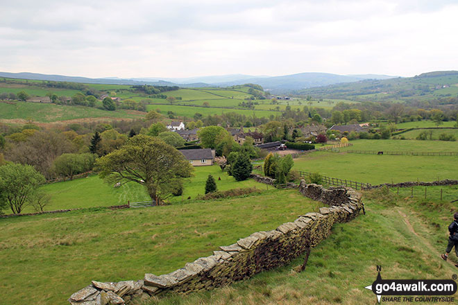 Walk d171 Lantern Pike and Cown Edge Rocks from Hayfield - Approaching Rowarth