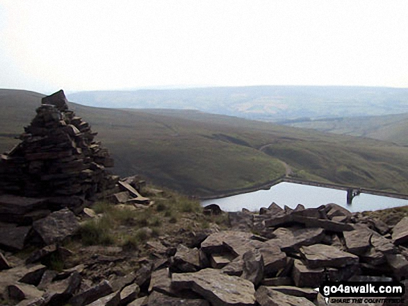 Walk l134 Hail Storm Hill from Edenfield - Cairn on Hail Storm Hill overlooking Cowpe Moss Reservoir