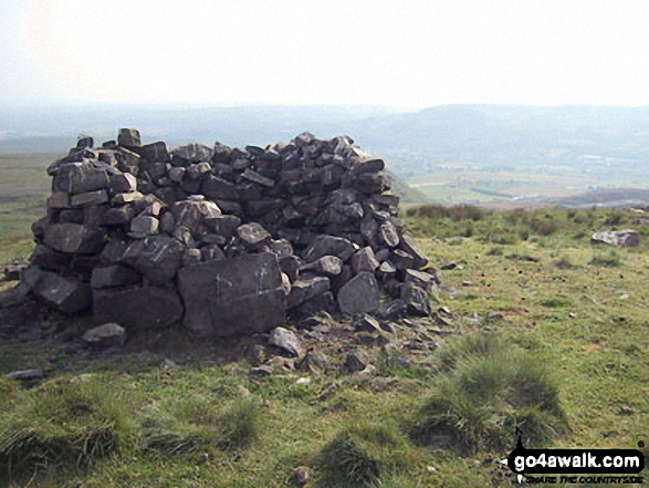 Walk l134 Hail Storm Hill from Edenfield - Shelter on the summit of Whittle Hill