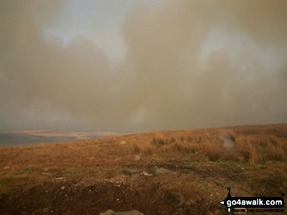 Great Hill, Withnell Moor <br><strong>Great Hill Fire - 27th March, 2003</strong><br>
Whilst doing my usual stint up to the summit of Great Hill I could smell a grass fire and could see plumes of smoke in the distance . . .