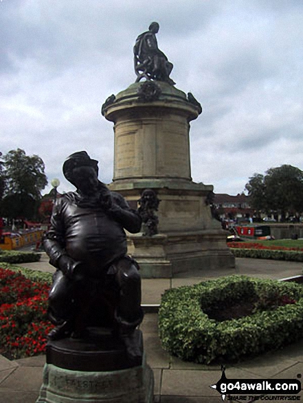 Walk wa164 Clifford Chambers from Stratford-upon-Avon - Shakespeare's Statue