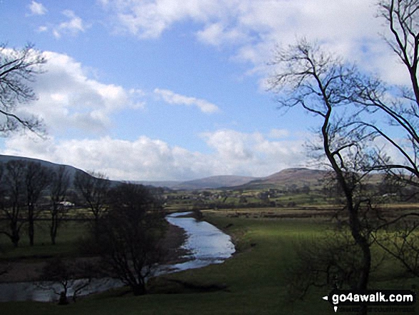 Walk ny108 Dodd Fell Hill and Drumaldrace (Wether Fell) from Hawes - The River Ure, Hawes