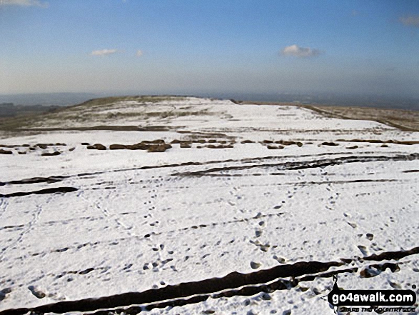 Walk ch207 Sponds Hill and Lyme Park from Higher Poynton - Dale Top from Sponds Hill in the snow