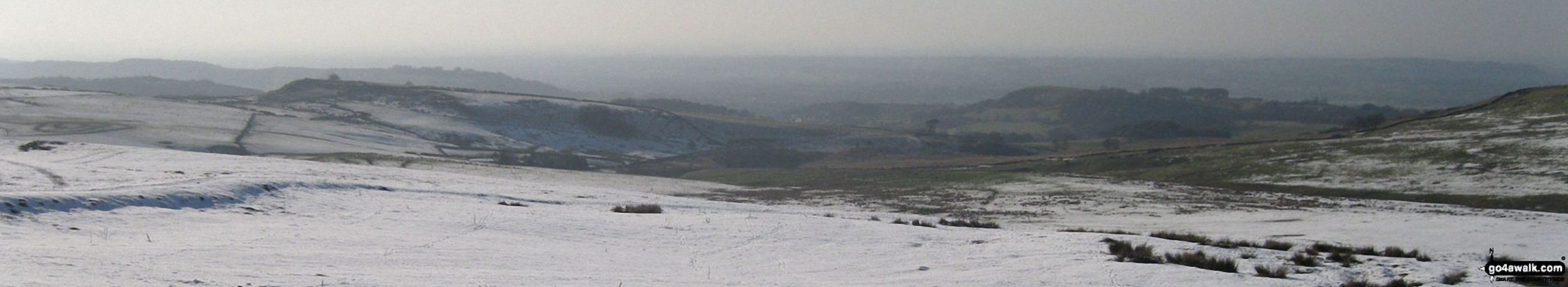 Walk ch310 West Parkgate, Sponds Hill and The Cage from Lyme Park Country Park - Looking South West from Sponds Hill in the snow