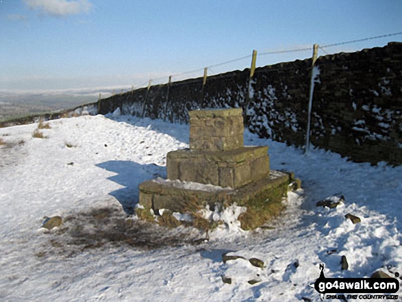 Walk ch310 West Parkgate, Sponds Hill and The Cage from Lyme Park Country Park - Memorial in Lyme Park Country Park North of Bowstonegate Farm in the snow