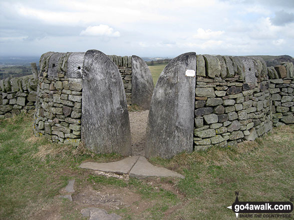 Walk ch223 Tegg's Nose from Langley - Tegg's Nose summit shelter