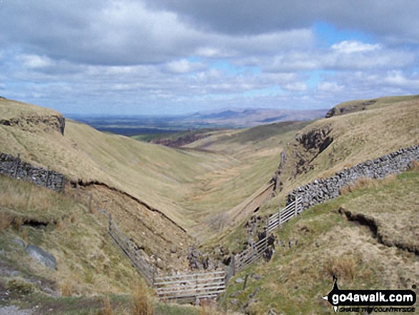 Walk c368 Nine Standards Rigg from Kirkby Stephen - Looking down Rigg Beck from Dukerdale Head