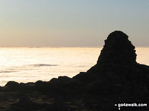 Walk c153 Thornthwaite Crag from Troutbeck - Looking South from the summit of Ill Bell across cloud trapped by a temperature inversion