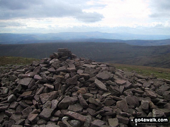 Walk po129 The Grwyne Fechan Round - The summit of Pen y Gadair Fawr