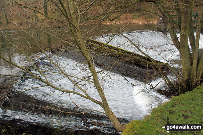 Walk d154 Over Haddon, Sheldon and Ashford in the Water from Bakewell - Weir on the River Wye, Ashford in the Water