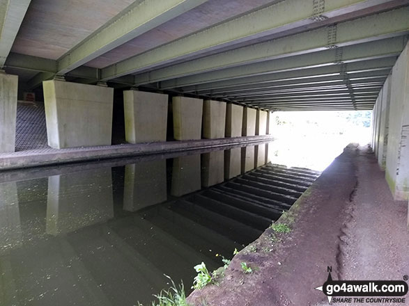 Walk ch120 The Bridgewater Canal from Lymm - The Bridgewater Canal where it passes under the M6 Motorway between Statham and Thelwall