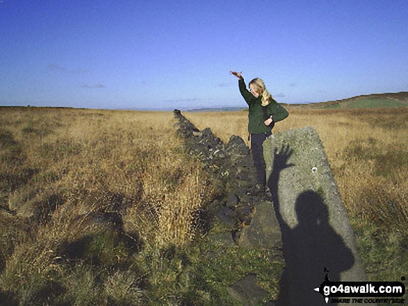 Walk l109 Gorple Stones and Extwistle Moor from Worsthorne - Cheery wave on Extwistle Moor