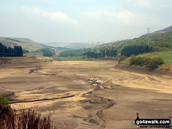 Walk d104 Bramah Edge from Crowden - An empty Woodhead Reservoir from Crowden