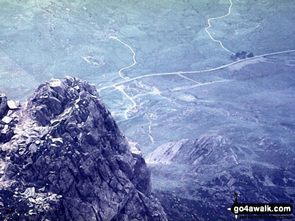 Walk cw119 Tryfan from Glan Dena, Llyn Ogwen - Glan Dena and the Ogwen Valley from the summit of Tryfan