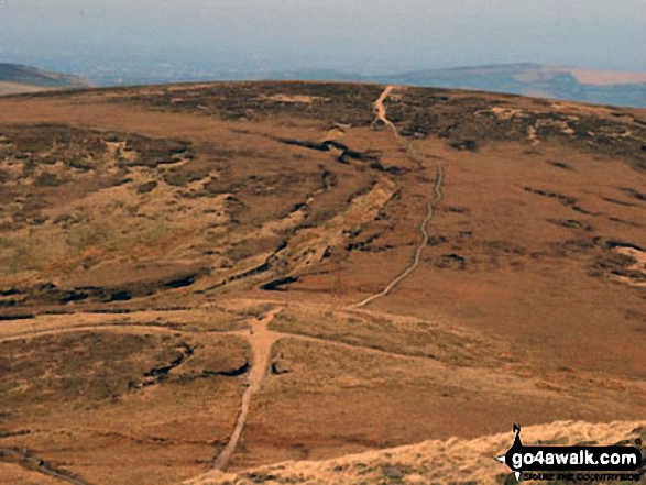 Mill Hill (Ashop Head) and the top of William Clough from the large cairn W of The Edge (Kinder Scout)