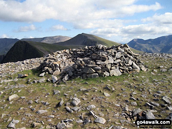 Walk gw194 Y Garn (Glyderau), Foel-goch, Mynydd Perfedd, Carnedd y Filiast (Glyderau) and Elidir Fawr from Nant Peris - Mynydd Perfedd summit shelter