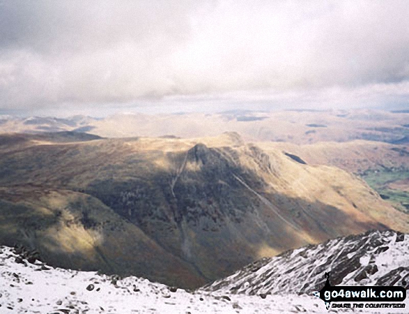 Walk c425 The Oxendale Fells from The Old Dungeon Ghyll, Great Langdale - The Langdale Pikes from Crinkle Crags (Long Top)