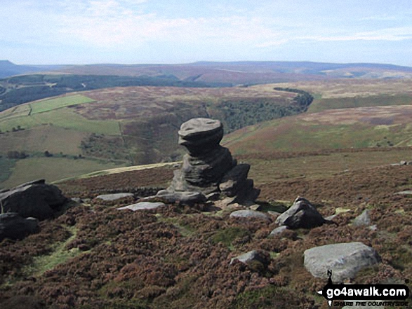 Walk d121 Back Tor from Ashopton Bridge, Ladybower Reservoir - The Salt Cellar (Boulder) and Ladybower Reservoir