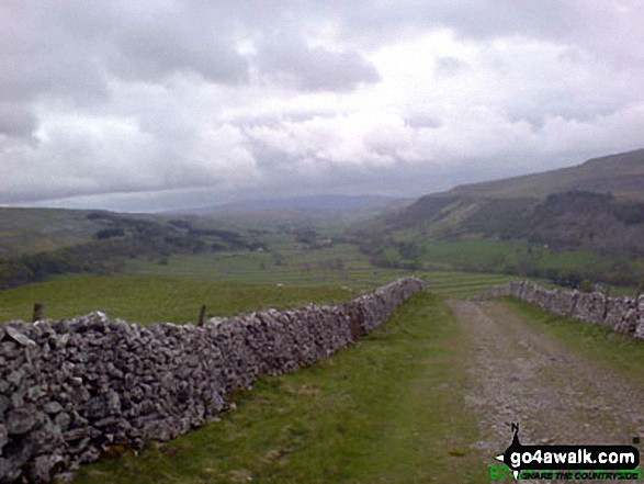 Walk ny104 Buckden Pike from Buckden - Looking south from Cam Head towards Kettlewell