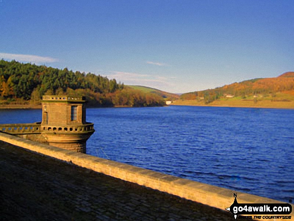 Walk d271 Winhill Pike (Win Hill) from Yorkshire Bridge - Ladybower Reservoir from the dam near Yorkshire Bridge