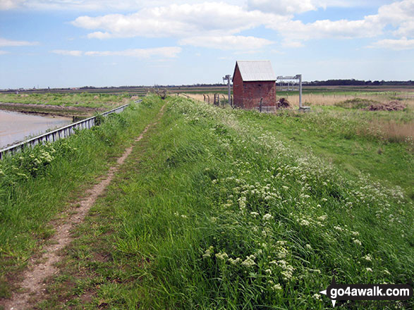 Walk nf115 Breydon Water from Burgh Castle - Breydon Water Pump House